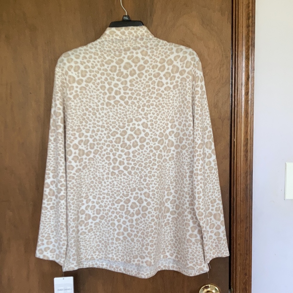 Emily Daniels top cheetah print mockneck top PL - Picture 15 of 17